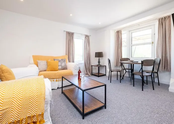 Elm - Three Tuns Apartments, Pettistree, Wickham Market - By Aldeburgh Coastal Cottages